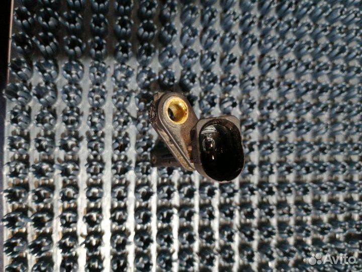 Датчик ABS Volkswagen Passat