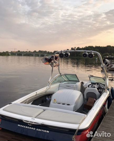 Аренда катера с капитаном (Mastercraft X-9)