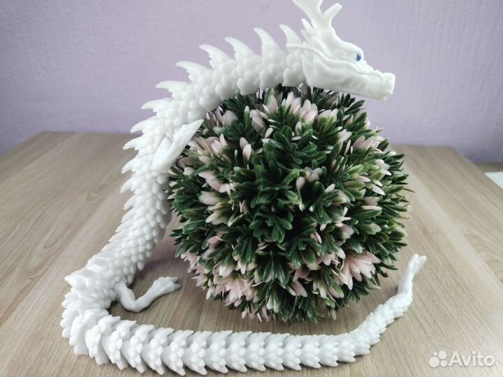 Подвижный дракон белый 45см с голубыми глазами