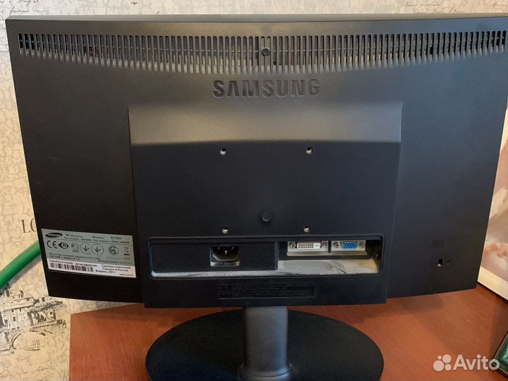 Монитор Samsung