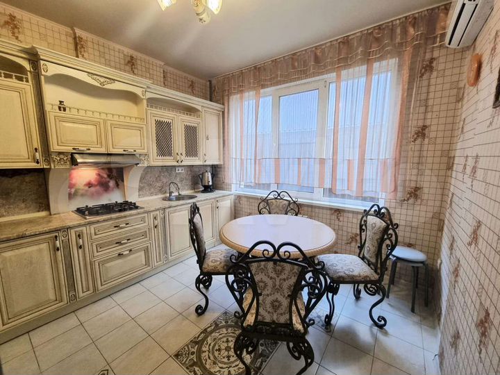 2-к. квартира, 50 м², 3/6 эт.