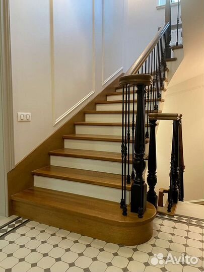 Лестница из дерева на второй этаж дома