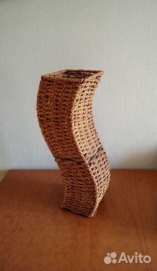 Напольная ваза из ротанга оригинальная