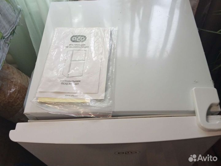 Миниатюрный двухкамерный холодильник