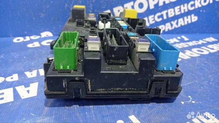 Блок предохранителей салона Opel Astra H универсал