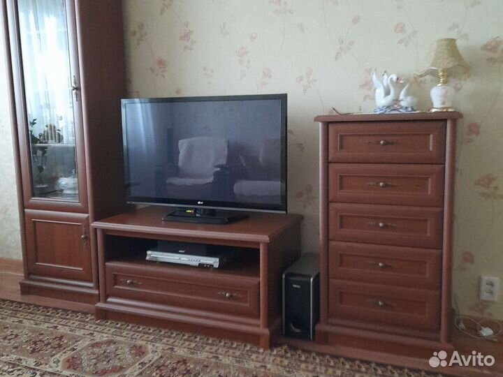 Тумба под телевизор, комод, шкаф, стол