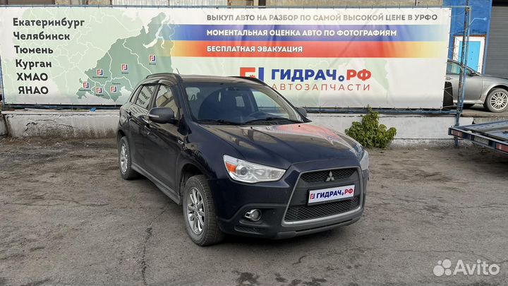 Отражатель задний Mitsubishi ASX 8355A039. Правый