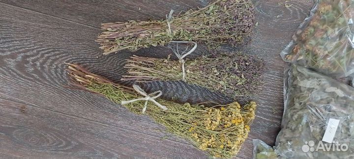 Сушеные лечебные травы, листья и тд