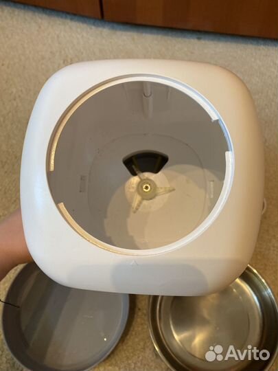 Автоматическая кормушка для собак и кошек