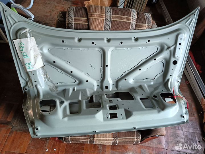 Крышка багажника на mitsubishi carisma - седан