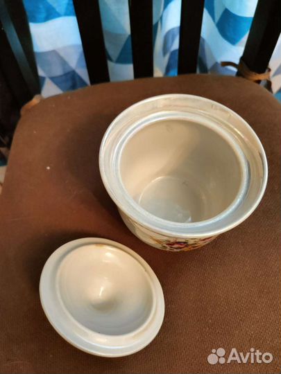 Сахарница с крышкой