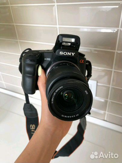 Зеркальный фотоаппарат Sony dslr-A200K