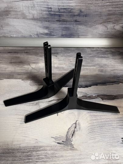 Стойки для телевизора + комплект винтов