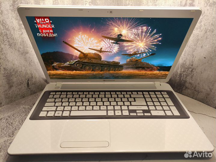 Ноутбук 17 Дюймов с SSD/intel/Nvidia 2Гб/8Гб Озу