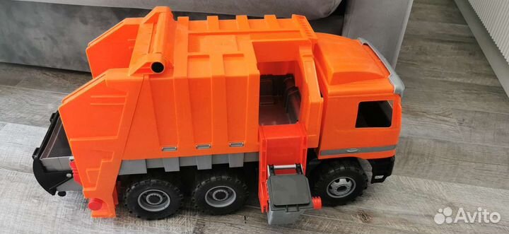 Машина игрушечная 