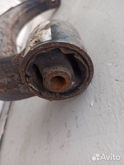 Рычаг задний нижний правый