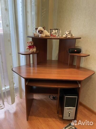 Компьютерный стол