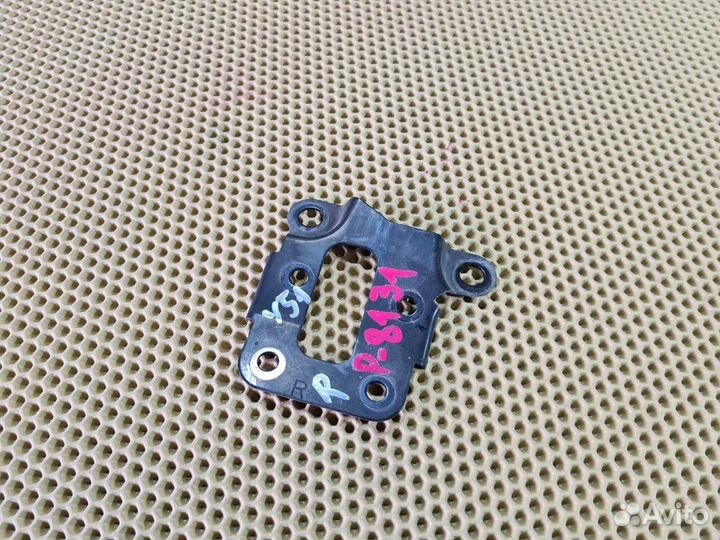 Кронштейн замка капота передний правый Infiniti