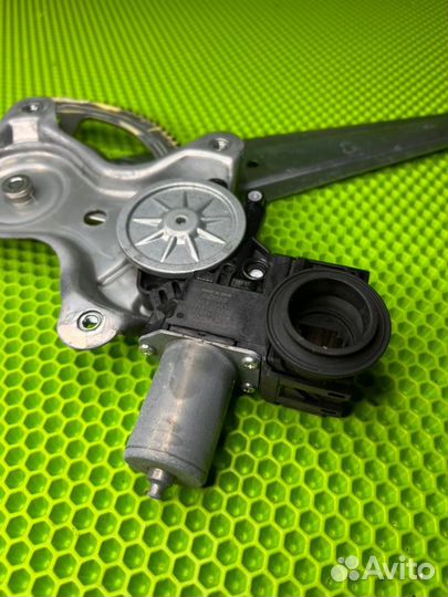 Стеклоподъемный механизм задний левый Toyota Land