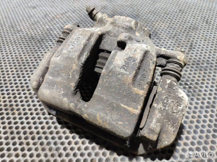 Суппорт передний передний левый Mercedes C200 W203