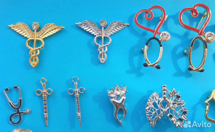 Брошь подарок медику, парикмахеру, косметологу