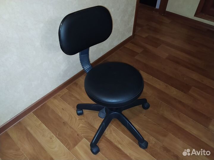 Стул мастера маникюра со спинкой