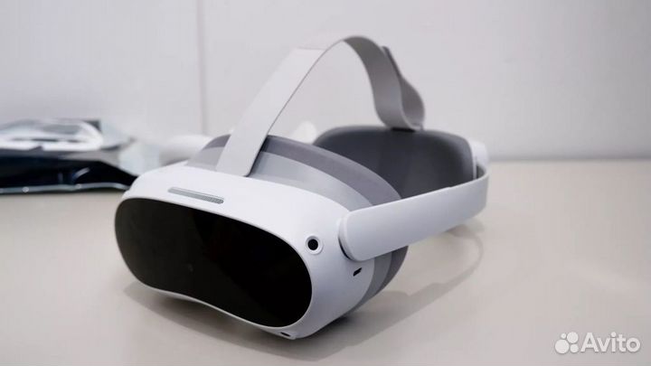 Шлем, очки виртуальной реальности Pico 4