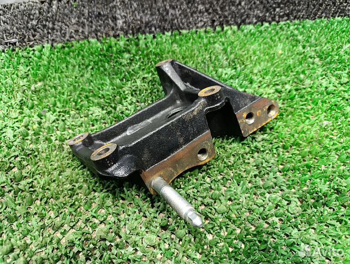 Кронштейн крепления двигателя Lexus RX300