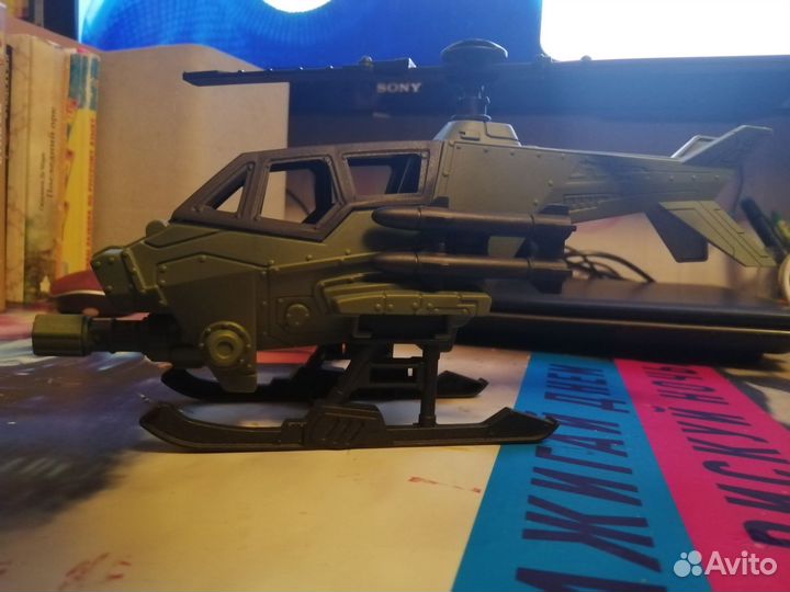 Игрушечный вертолёт, солдатики, барикада, мотоцикл