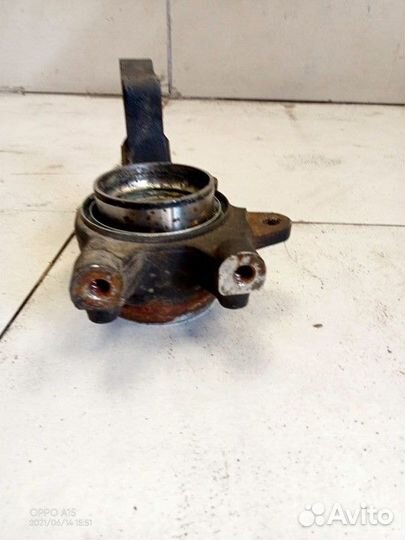 Кулак поворотный передний левый