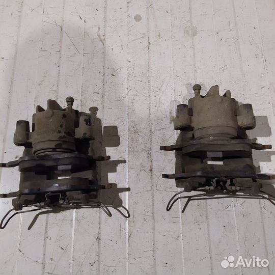 Суппорт тормозной передний Ford Focus 1 седан 1.6