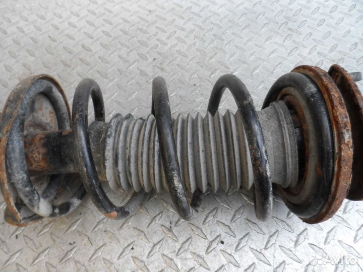 Амортизатор передний R Suzuki Grand Vitara 2 JT