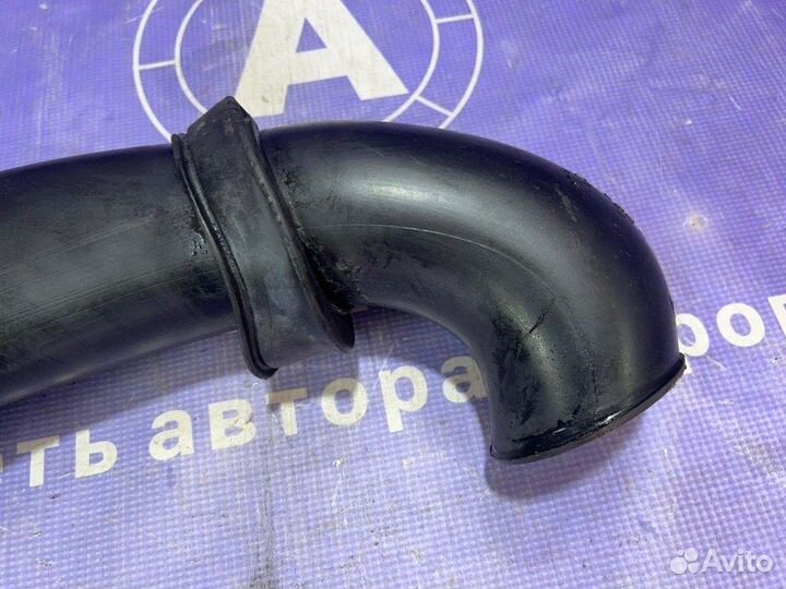 Воздушный патрубок Volkswagen Touareg 7L 5.0 AYH