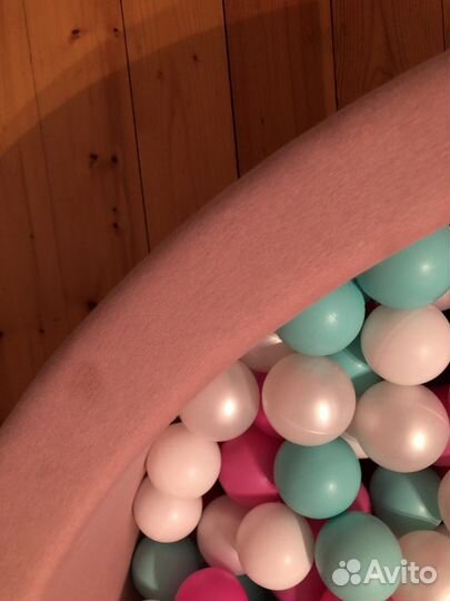 Сухой бассейн с шариками