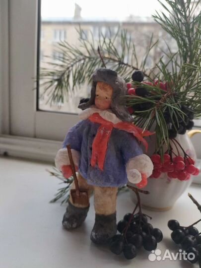 Мальчик с лопаткой