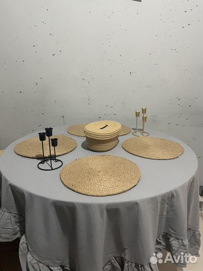 Скатерть и предметы сервировки стола