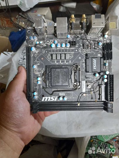 Материнская плата msi B851