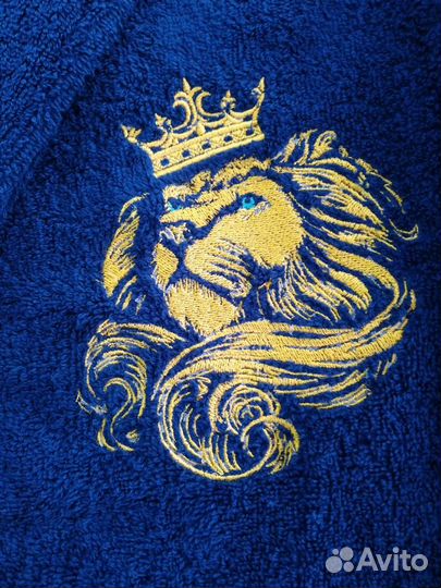 Халат с вышивкой на груди