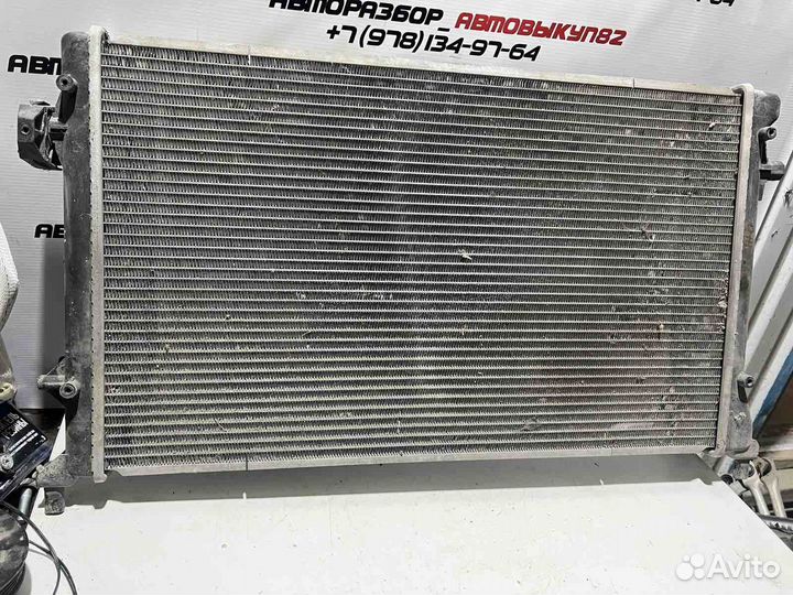 Радиатор охлаждения Volkswagen Jetta 5