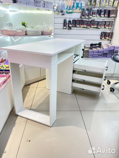 Маникюрный стол BOX