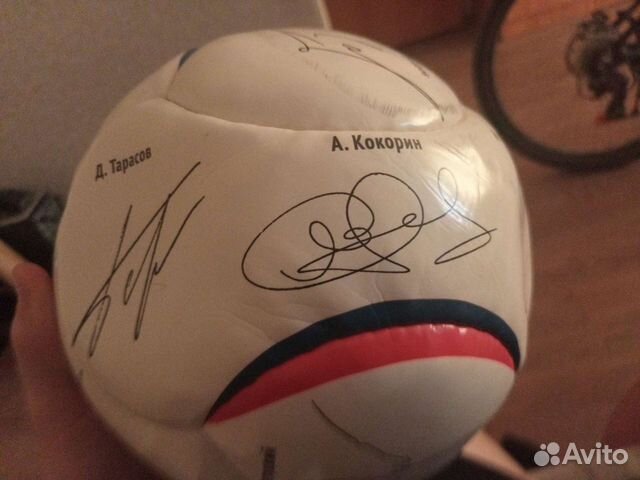 Футбольный мяч с автографами футболистов сборной объявление продам