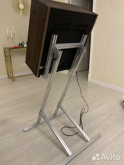 Стойка, подставка для катушечного магнитофона