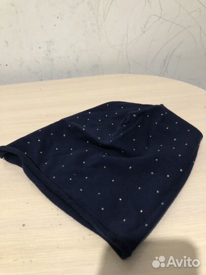 Шапка демисезон. Стразы все целые Новая