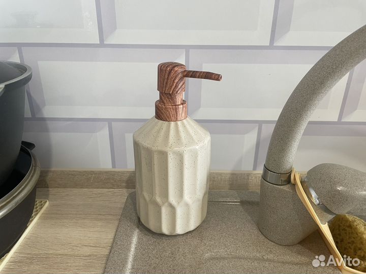 Дозатор для жидкого мыла