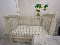 Детская кроватка и пеленальный комод