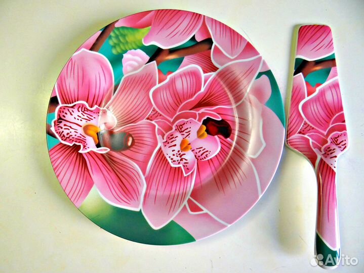 Тортовница с лопаткой