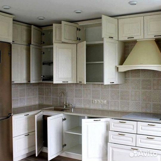 Угловой кухонный гарнитур классика