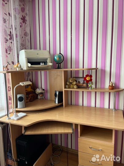 Продам угловой компьютерный стол