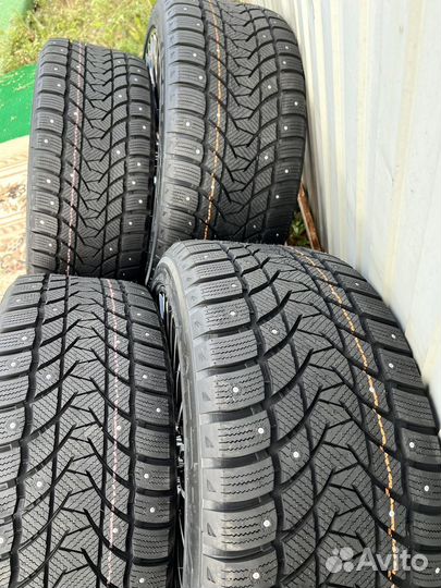 R20 Tri Ace Snow White II Stud 245/40, PCD 5x112 DIA 66.6