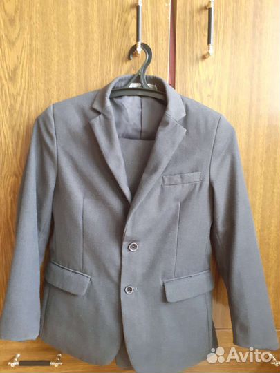 Школьный костюм для мальчика 128 серый